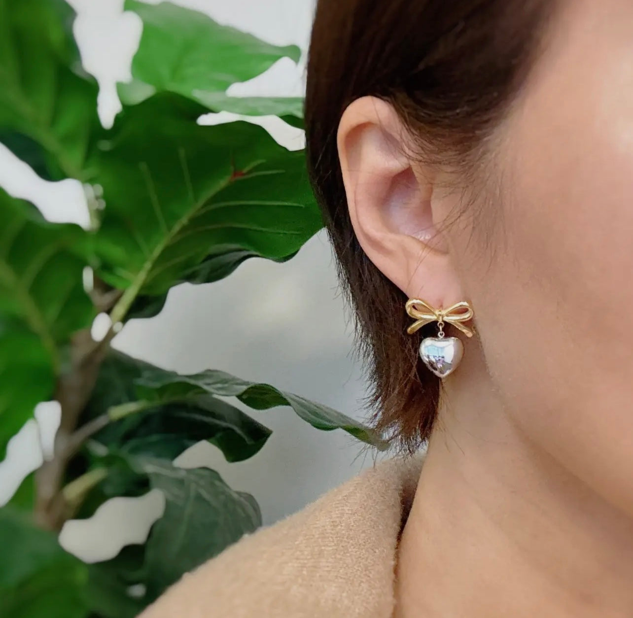 Mini bow mini heart earrings
