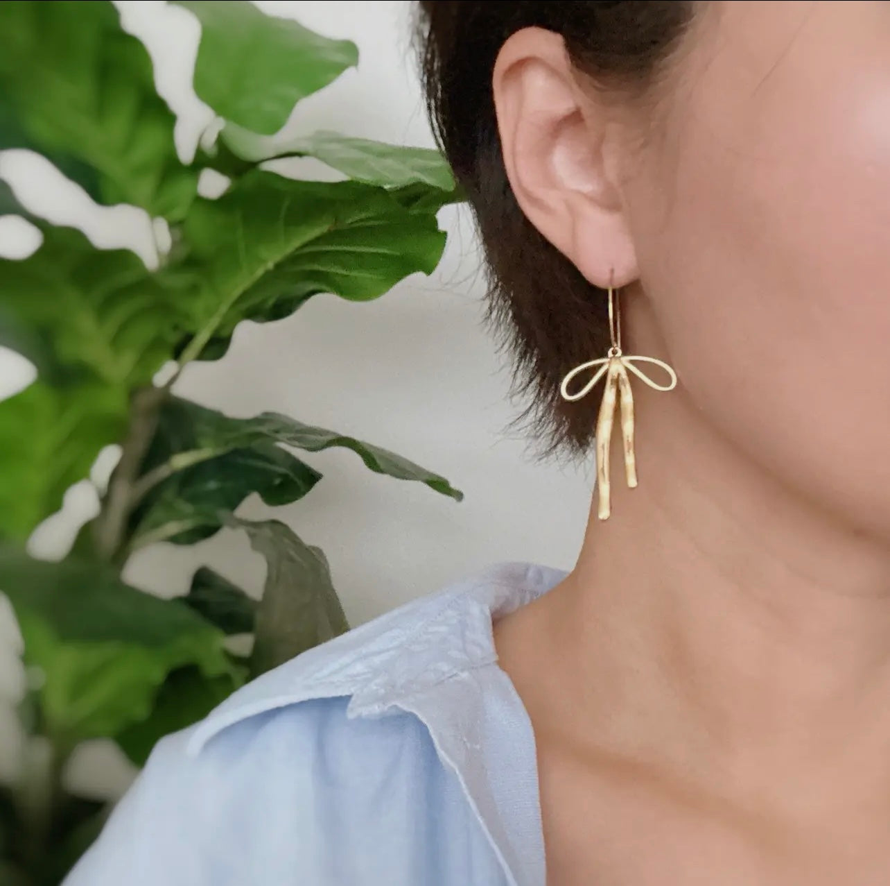Stylist bow drop earrings