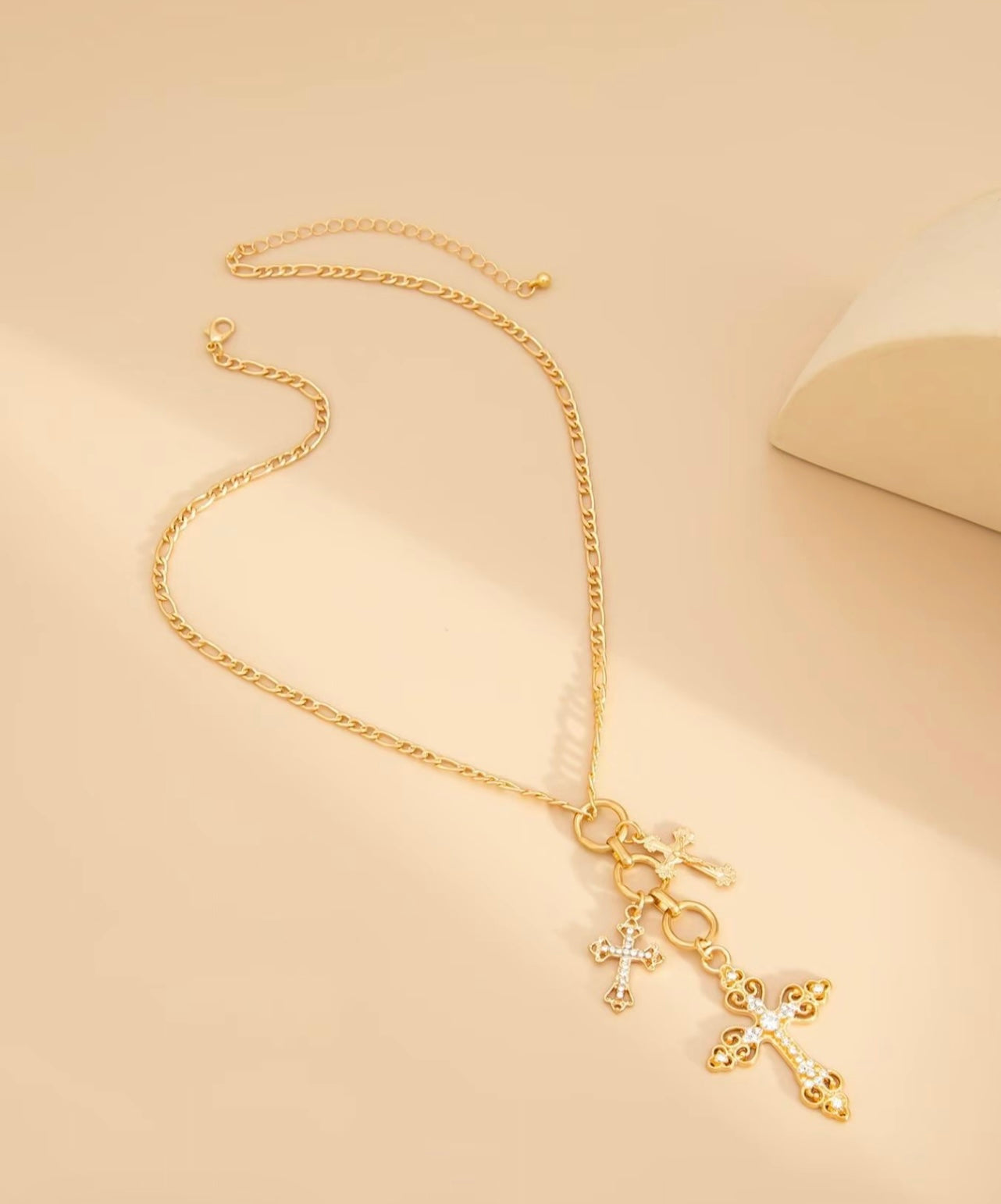 Elegant cross pendant