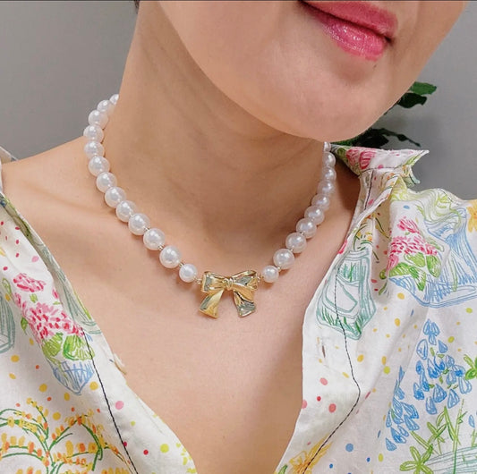 Bow and Pearls Necklace