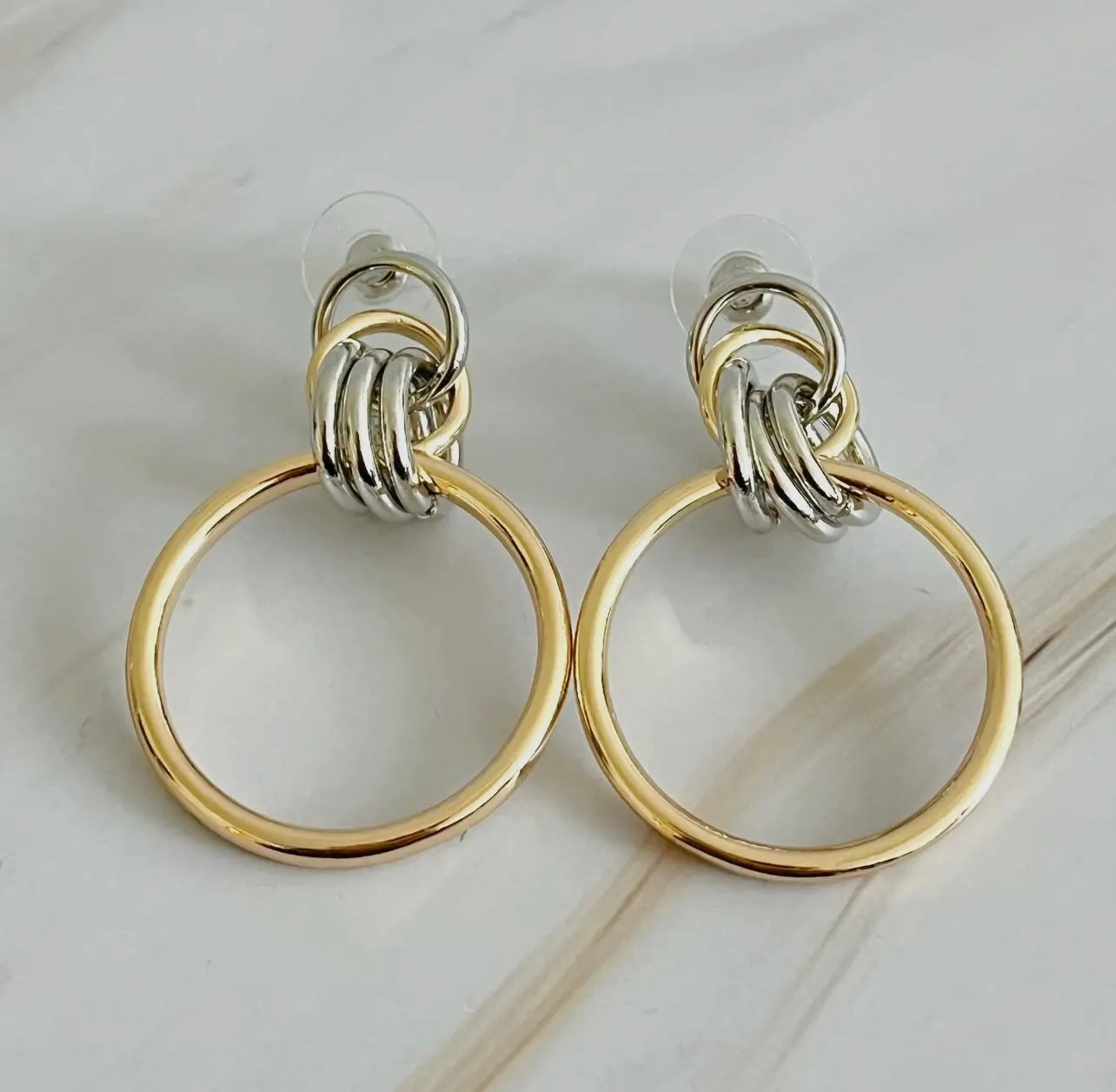 Knock on the beauty hoop earring
