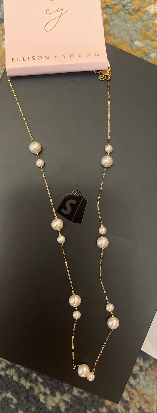 Lovely lady Dainty Pearl Necklace