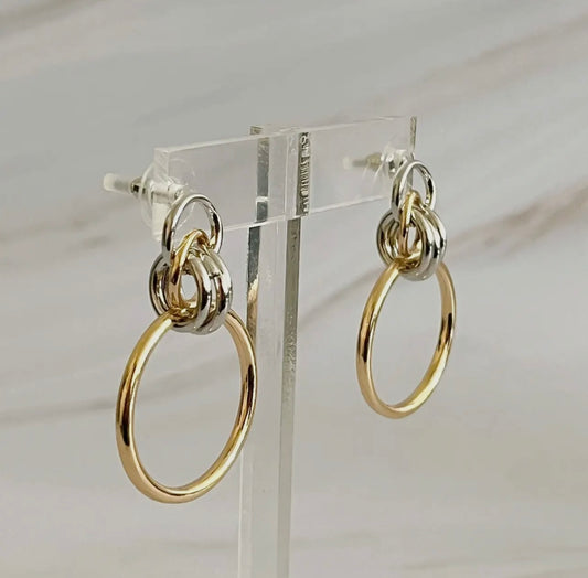 Knock on the beauty hoop earring