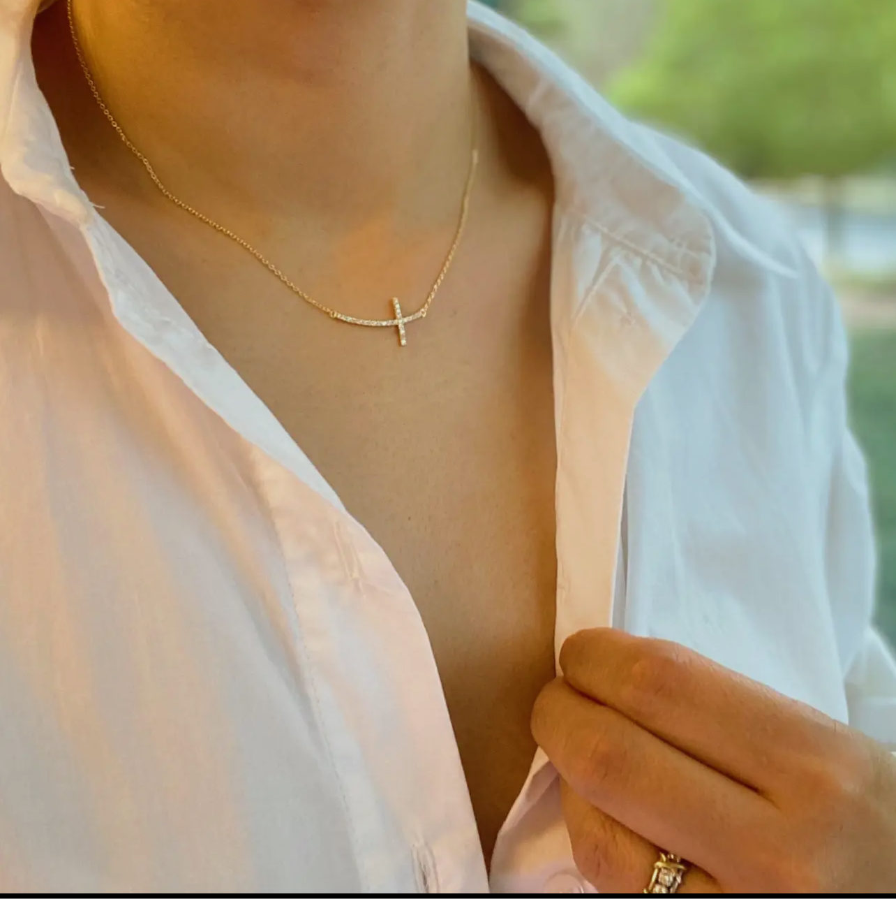 Shiny side cross necklace